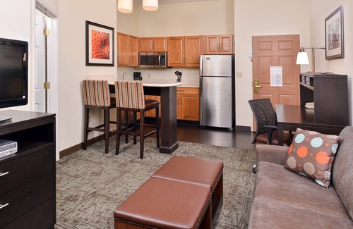 Weldon Spring Heights Condo | King Suite. Free Breakfast. Pool & Gym. Your Next Trip!