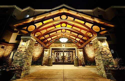 Minot Condo | King Suite. Free Breakfast. Pool & Hot Tub. Gym. Near the Minot Air Force Base!
