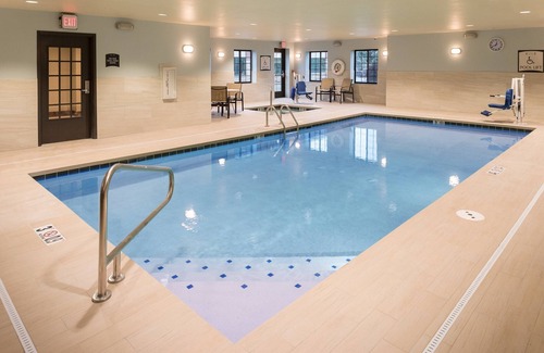 West Omaha Condo | King Suite. Free Breakfast. Pool & Hot Tub. Near the Nebraska Medical Center!