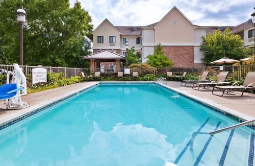 Utica Apartment | King Suite | Free Daily Breakfast, 24h Business Center + Seasonal Pool