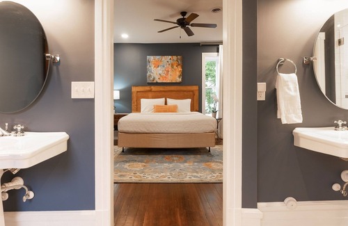 Winston - Salem Bed & Breakfast | King Suite in Boutique Inn