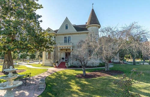 Salinas House | KING SUITE in Mansion Near Beach Monterey Carmel
