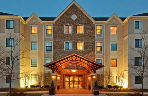 Glenview Condo | King Suite in "The Glen" District. Free Breakfast Daily. Indoor Pool