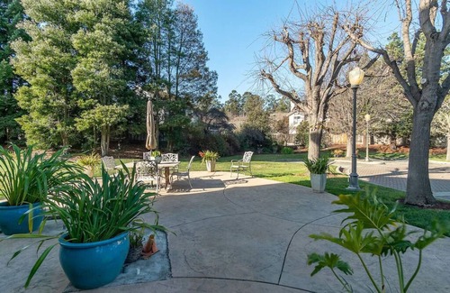 Salinas House | KING SUITE MINS MONTEREY CARMEL