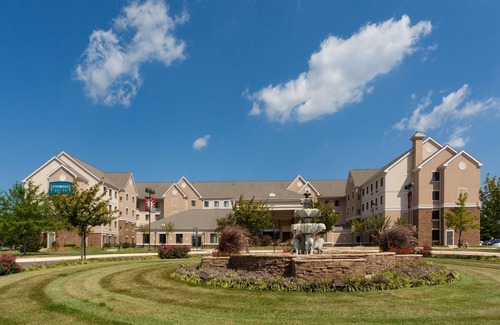 Chantilly Condo | King Suite Near IAD | Free Breakfast + Shuttle to Airport + Corporate Area