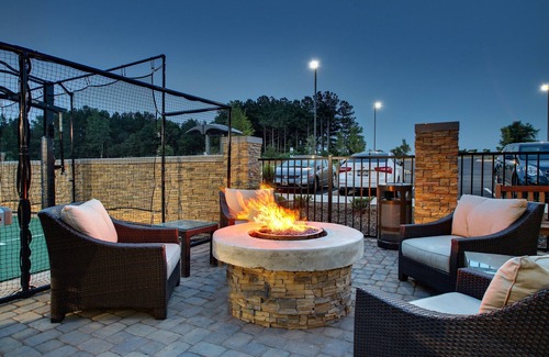 Rock Hill Apartment | King Suite Near Winthrop University! Free Breakfast Buffet. Indoor Pool
