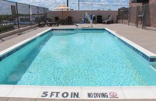 East Congress Apartment | King Suite - Non-Smoking