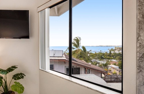 Kaneohe Villa | King Suite Oasis: Unwind with Jacuzzi & Bay Views (Unit B)n