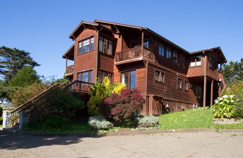 Mendocino Apartment | King Suite overlooking Mendocino Village and ocean