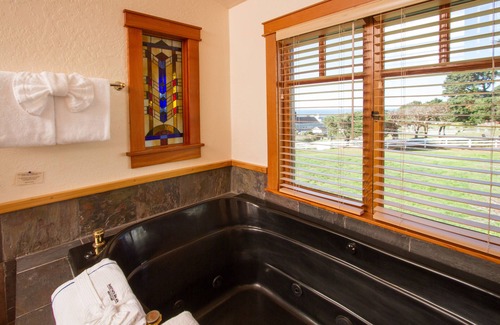 Mendocino Apartment | King Suite overlooking Mendocino Village and ocean