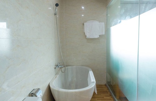 Thanh Ha Hotel | King Suite Pool View - Nature Retreat