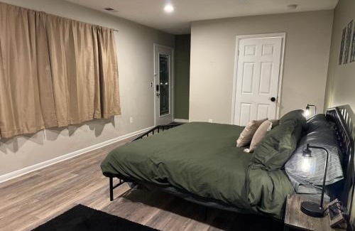 Jonesboro House | King Suite - Private Entrance - Hot Tub - Game Room