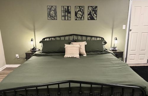 Jonesboro House | King Suite - Private Entrance - Hot Tub - Game Room