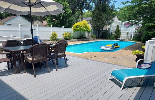 Smithfield House | King Suite Retreat with private Pool cottage home Smithfield Virginia