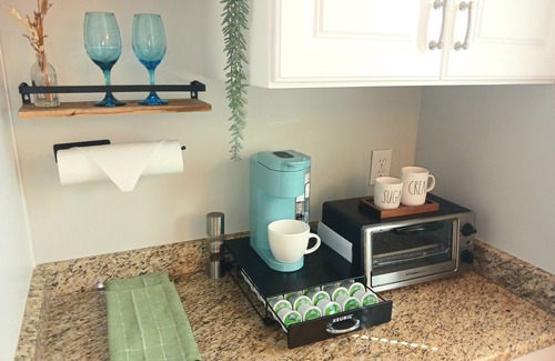 Wilmington Condo | King Suite w/Water Views and Pool! Minnow Suite