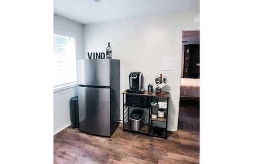 Sandy Apartment | King Suite with Year Round Spa-Perfect Ski Access