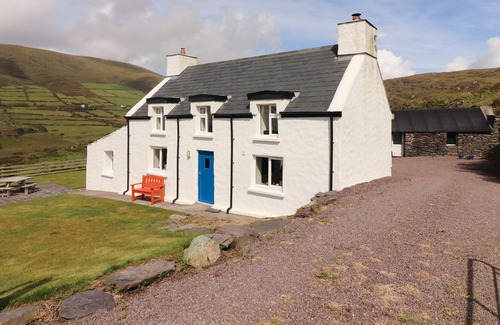 Ballinskelligs Cottage | KINGDOM OF THE HARE, family friendly in Ballinskelligs, County Kerry
