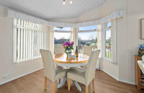 Tiddington House | Kingfisher Lodge in Stratford upon Avon