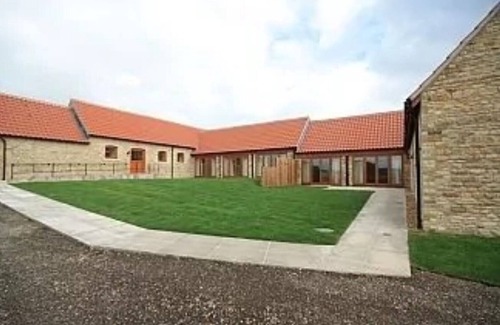 Twywell Cottage | Kingfisher Sleeps 5 (3 Bedrooms)