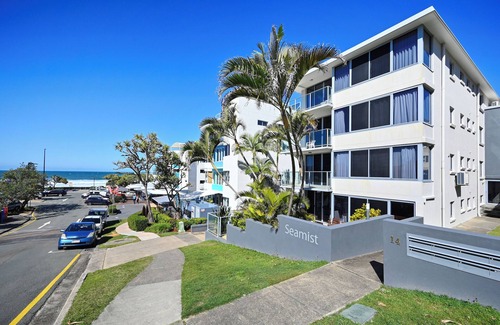 Moreton Bay Region Apartment | Kings Beach, only 30 metres to beach and shops!