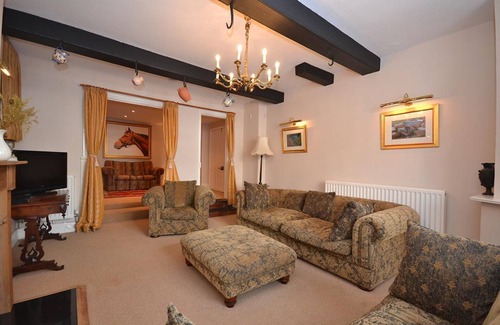 Beaumaris Cottage | Kings House - a town house that sleeps 12 guests in 6 bedrooms