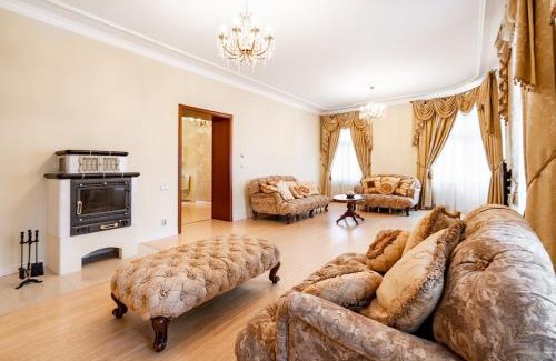 Karlovy Vary Apartment | Kings Retreat Royal Stay in Karlovy Vary