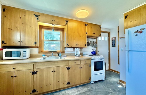 East Boothbay Cottage | King’s View - Stunning Panoramic Ocean Views