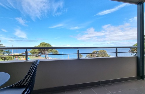 Kingscote House | Kingscote Terraces #2: Ocean Views, Town Location, Premium Property, Wifi, AC
