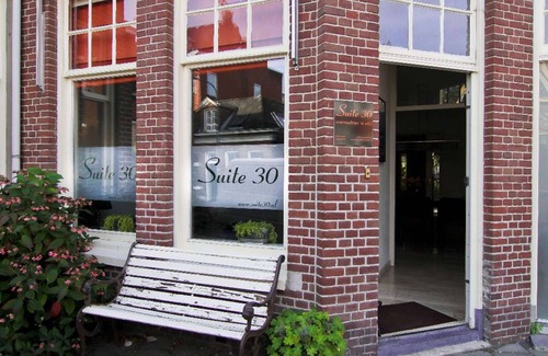 Oranjebuurt Apartment | Kingsize ground floor apartment nearby Park and City, 2nd home away from home