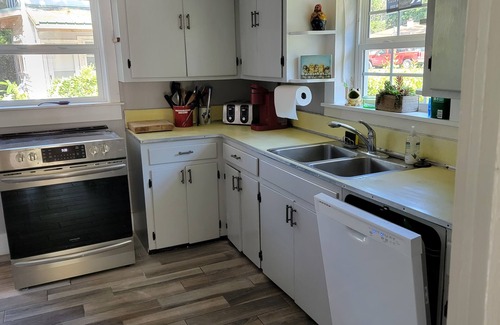 Starke House | Kingsley Lake Home w wide lawn, dock, central air, 4 kayaks. Near Camp Blanding
