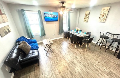 Kingston Apartment | Kingston Downtown I Firepit 4 TVs & ADA 1st floor w Shower, Laundry, & FirePlace