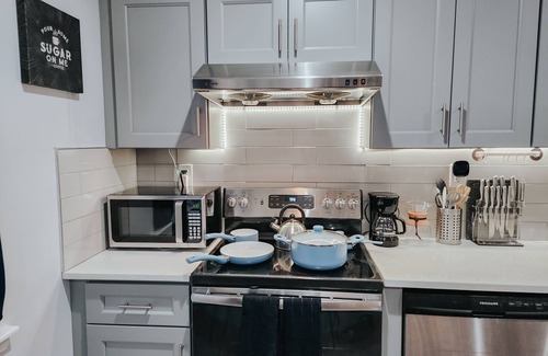 Center City Apartment | KingSuite/3 King Beds/Pool Table/Ping-Pong Table