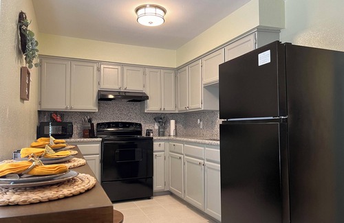 Bonanza Apartment | Kingsway by the Laredo Medical Center.