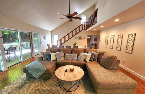 Birchwood Farms House | Kingswood Hillside Home: Upscale and private home in Birchwood Farms Golf & Country Club