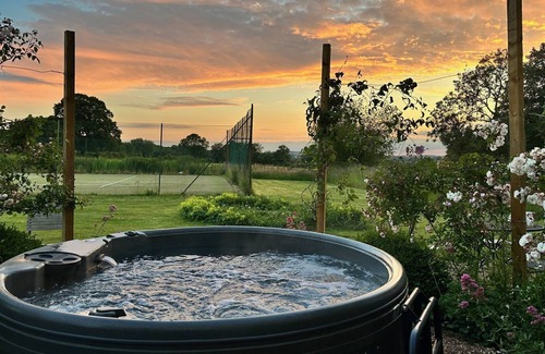 Callow Hill Cottage | Kington Grange - sleeps 16 guests in 7 bedrooms