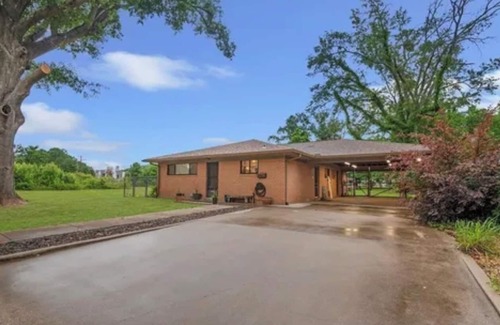Kilgore House | Kirk’s Kilgore Kottage - 3 bedrooms, 2 bath House