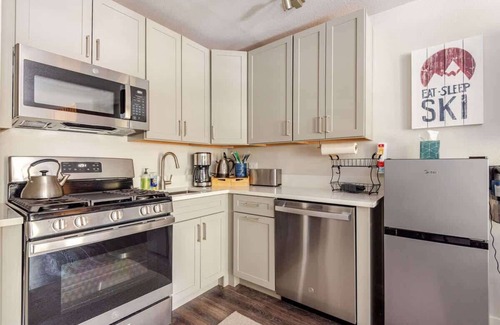 Kirkwood Condo | Kirkwood Studio – Full Kitchen & Meadow Balcony