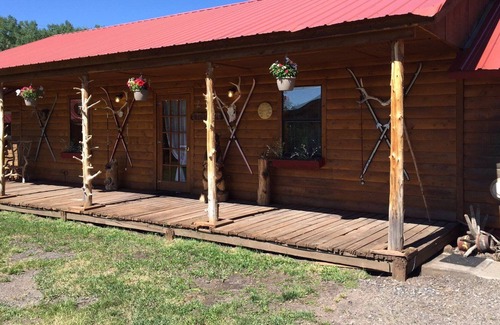 Cedaredge Cabin | Kiser Creek Cabins