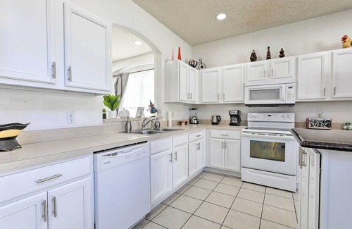 Seasons House | Kissimmee Home w/Pool < 9 Mi to Disney World!