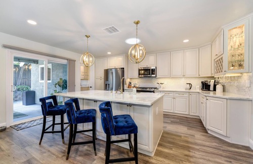 Roseville House | Kissing Turtle Lagoon🐢🌴 Pool, spa, fire pit, grill, games! Great location!