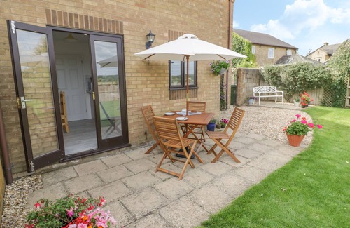 Syresham Cottage | KITE COTTAGE, pet friendly, with a garden in Syresham