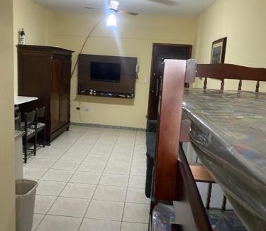 Aviacao Apartment | Kitnet Praia Grande - Aviação 500 metros da praia AR CONDICIONADO - GELADEIRA - FOGÃO - SOFÁ CAMA - WIFI