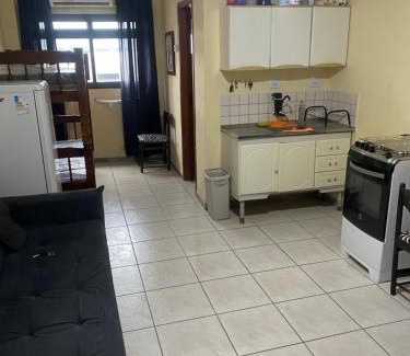 Aviacao Apartment | Kitnet Praia Grande - Aviação 500 metros da praia AR CONDICIONADO - GELADEIRA - FOGÃO - SOFÁ CAMA - WIFI