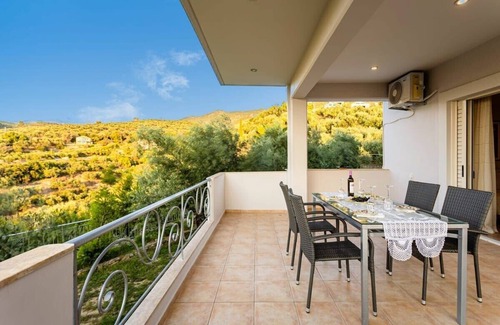 Kitries House | Kitries Summer Getaway - Eden Cozy Suite