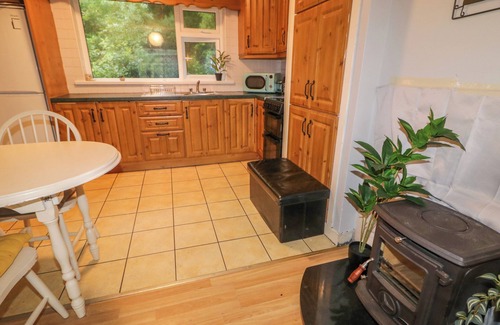 Carrick Cottage | KITS COTTAGE, pet friendly, with open fire in Carrick, County Donegal