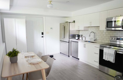 Kitsilano Apartment | Kitsilano Modern Comfort - Spacious 1 bedroom in quiet tree lined neighbourhood