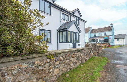 Marloes House | Kittiwake Cottage, Holiday Home Marloes , Sleeps 8, 4 bedrooms, bathrooms