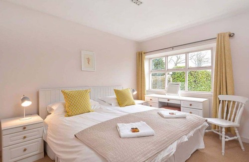 St. Andrews Cottage | Kittocks Muir - a cottage that sleeps 6 guests in 3 bedrooms