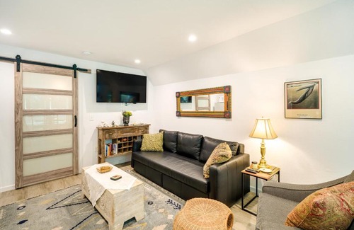 Southern Shores Apartment | Kitty Hawk Vacation Rental with Pool and Hot Tub