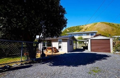South Bay Cottage | Kiwi Bach in South Bay
